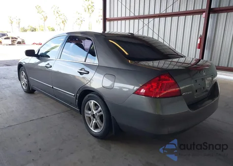 2006 Honda Accord 2.4 Ex z USA, uszkodzony, nr VIN 1HGCM56806A084725